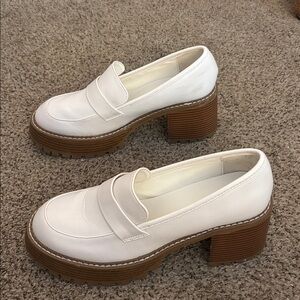 MIA Women's Cream Loafers
